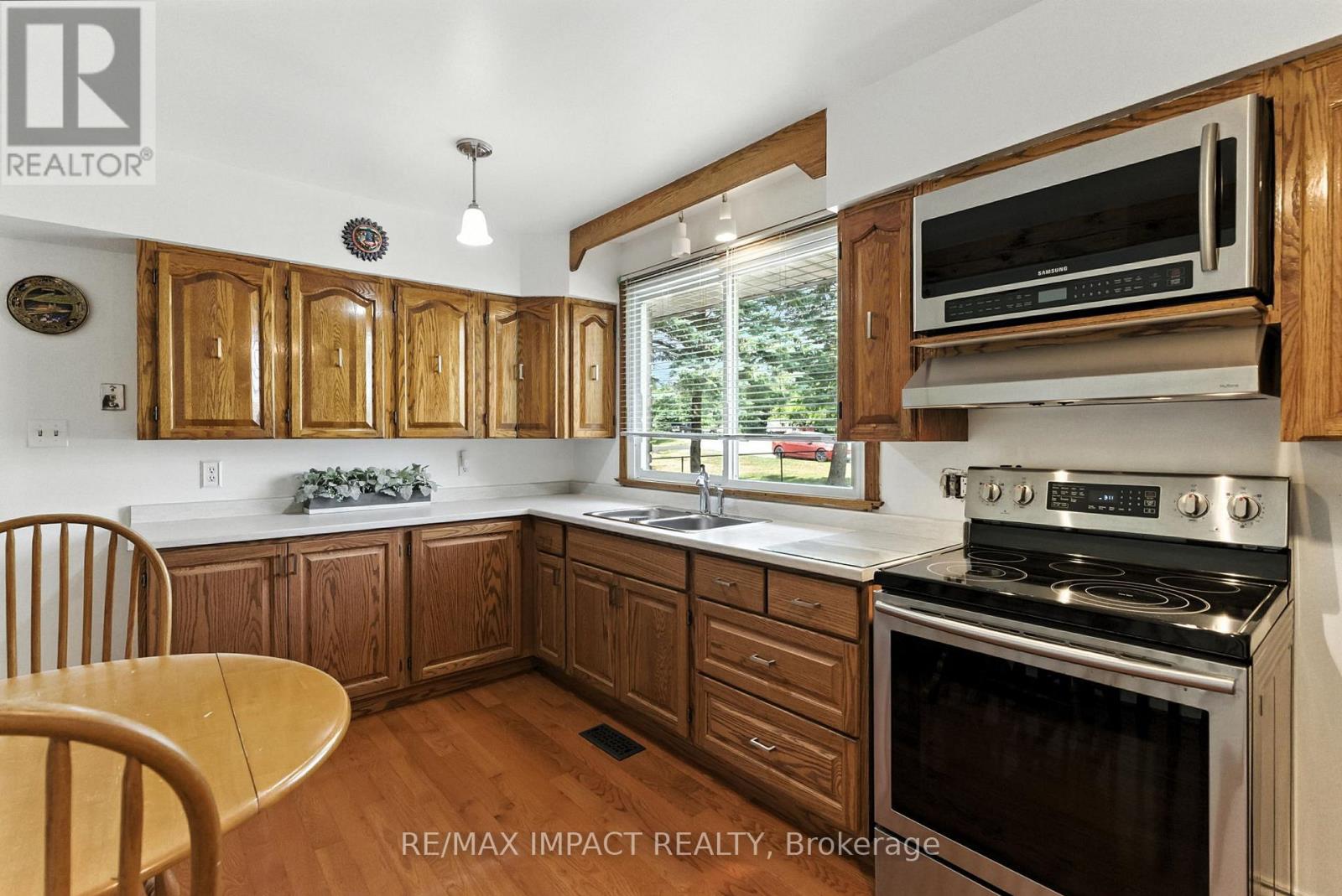 28 Pinewood Crescent, Kawartha Lakes (Pontypool), Ontario  L0A 1K0 - Photo 9 - X12311634