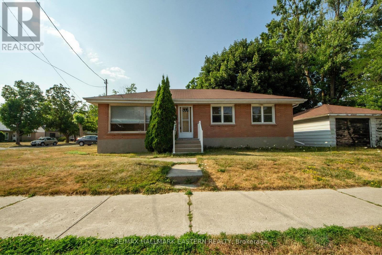 812 ARGYLE STREET, peterborough north (south), Ontario