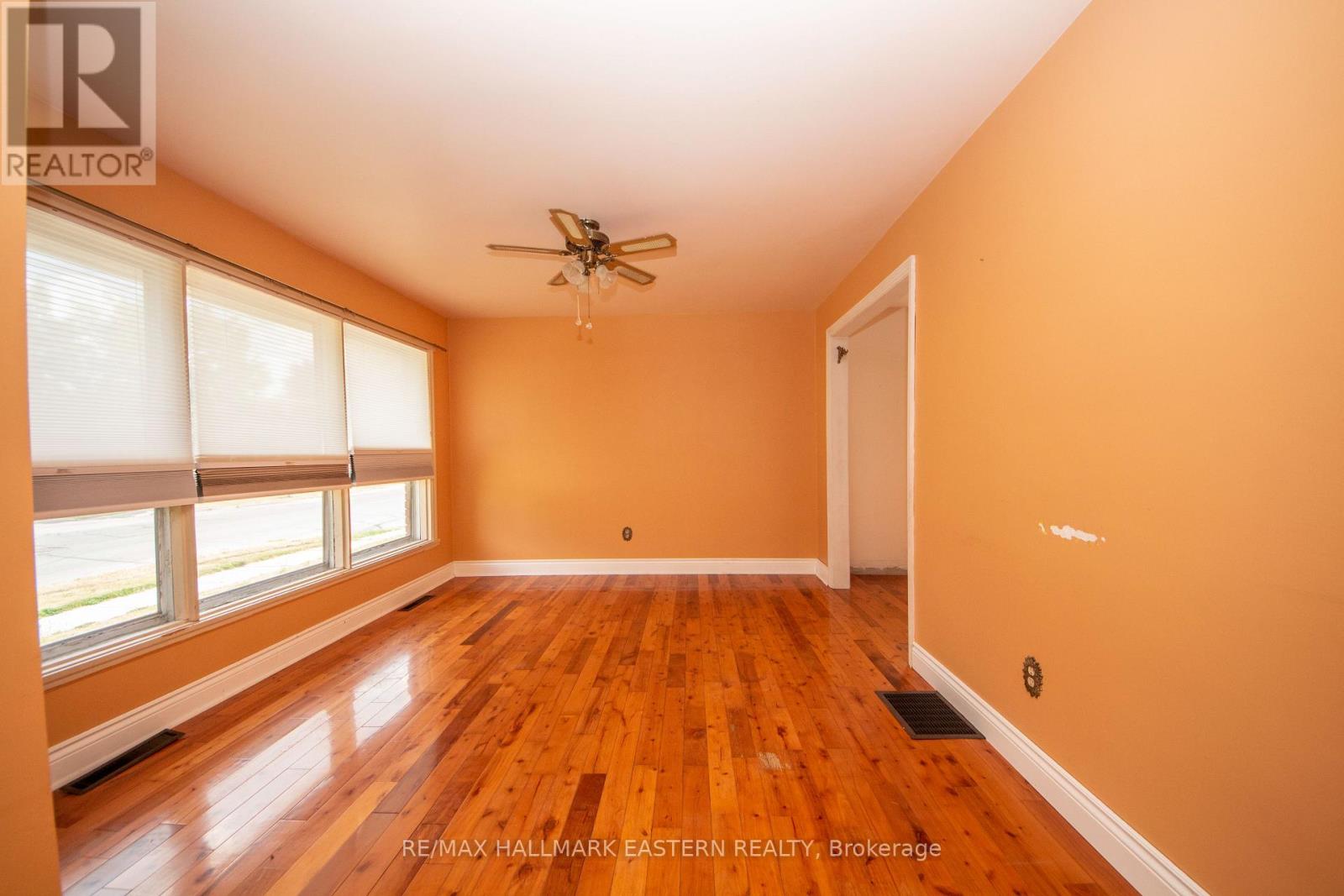 812 Argyle Street, Peterborough North (South), Ontario  K9H 5T3 - Photo 4 - X12311724