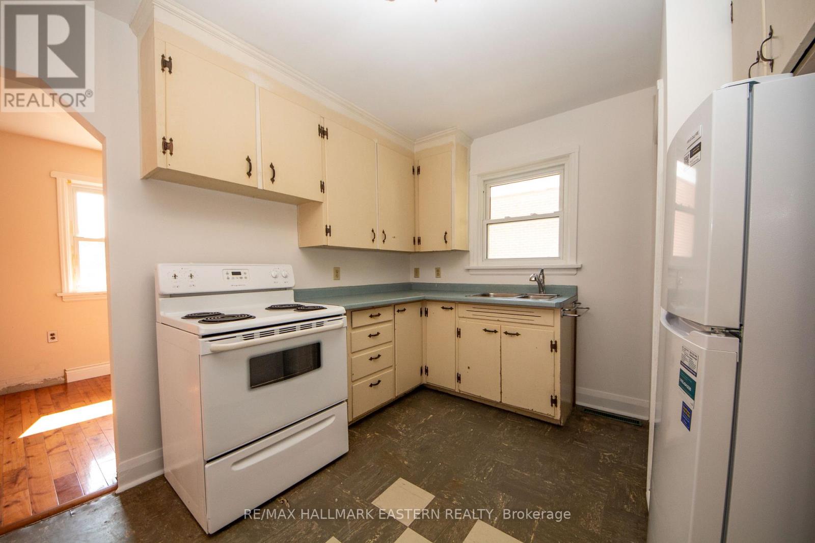 812 Argyle Street, Peterborough North (South), Ontario  K9H 5T3 - Photo 8 - X12311724