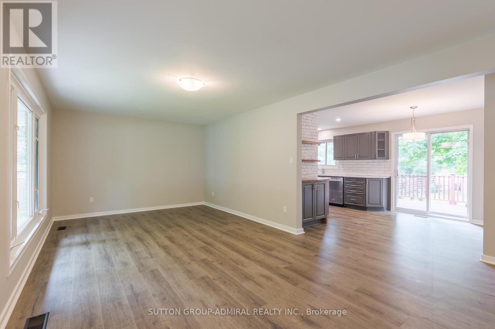 1192 Huron Street, Peterborough North (Central), Ontario  K9H 6V5 - Photo 6 - X12312261