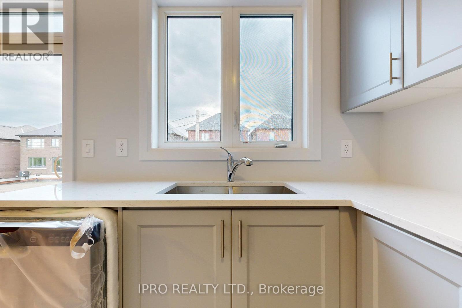 47 Corley Street, Kawartha Lakes (Lindsay), Ontario  K9V 6C2 - Photo 12 - X12312342