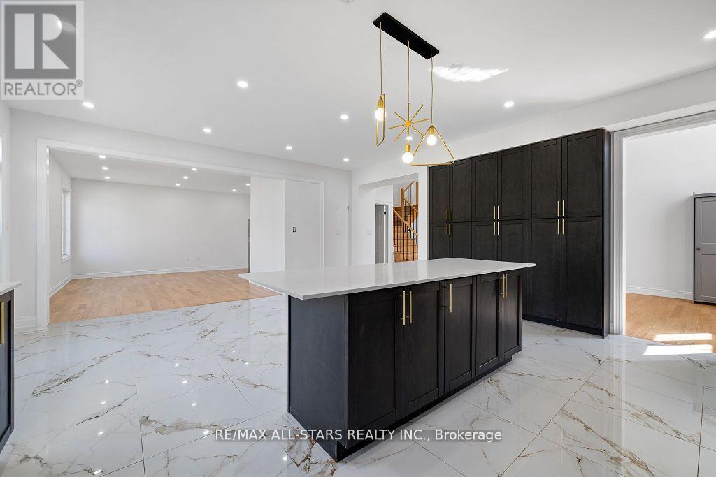 92 Hennessey Crescent, Kawartha Lakes (Lindsay), Ontario  K9V 1P4 - Photo 15 - X12312603