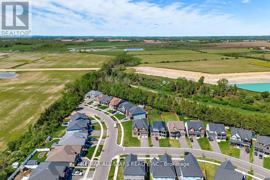 92 Hennessey Crescent, Kawartha Lakes (Lindsay), Ontario  K9V 1P4 - Photo 3 - X12312603