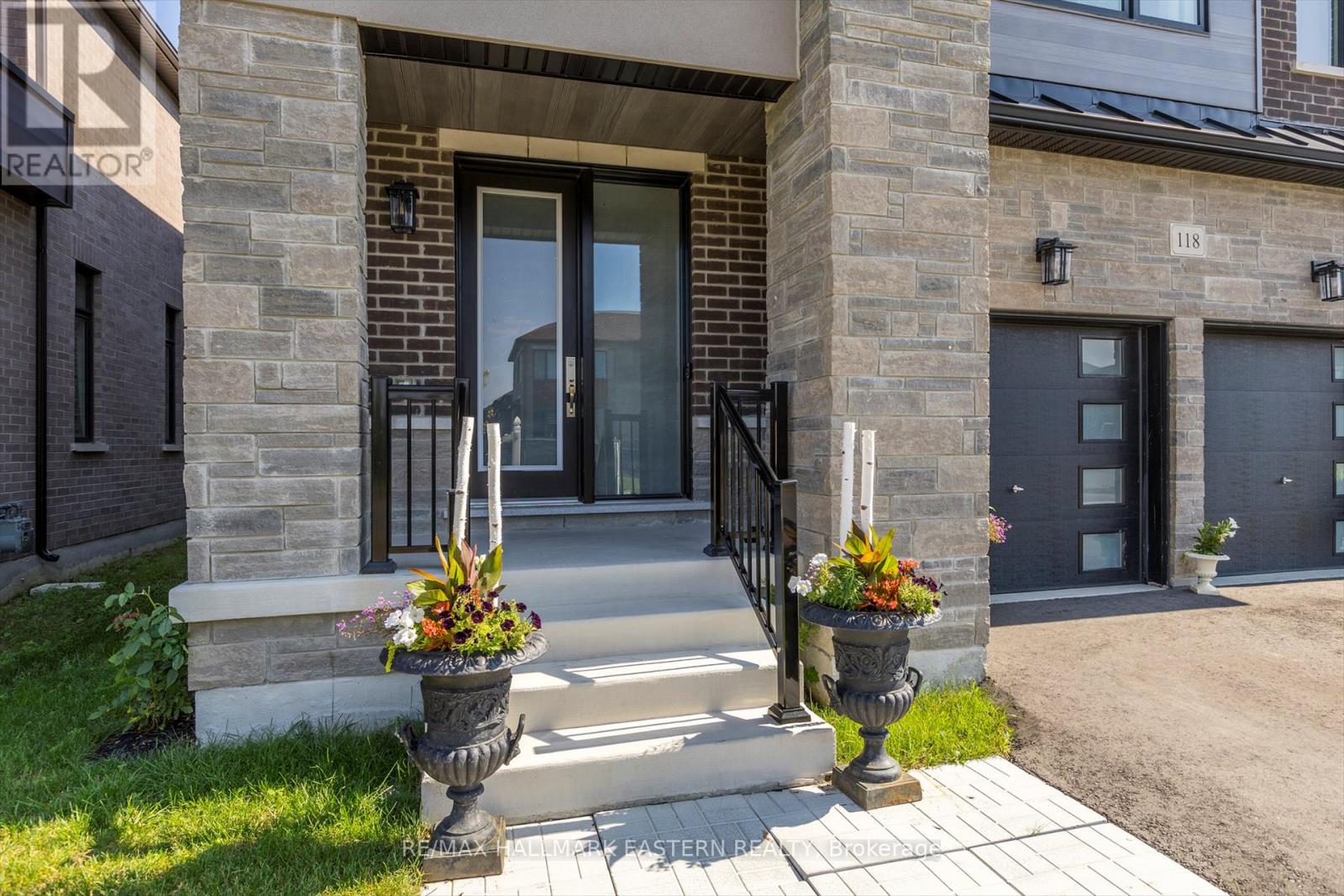 118 Whitehand Drive, Clarington (Newcastle), Ontario  L1B 0W1 - Photo 4 - E12312673