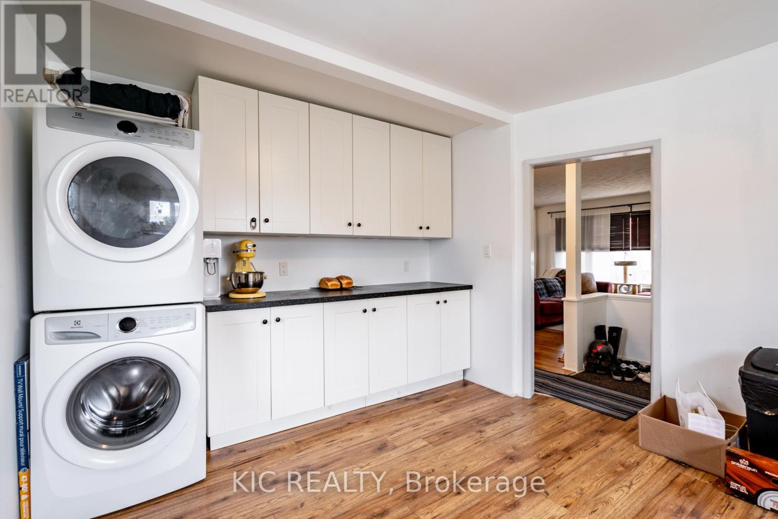 196 Hunter Street E, Peterborough East (Central), Ontario  K9H 1G8 - Photo 11 - X12313205