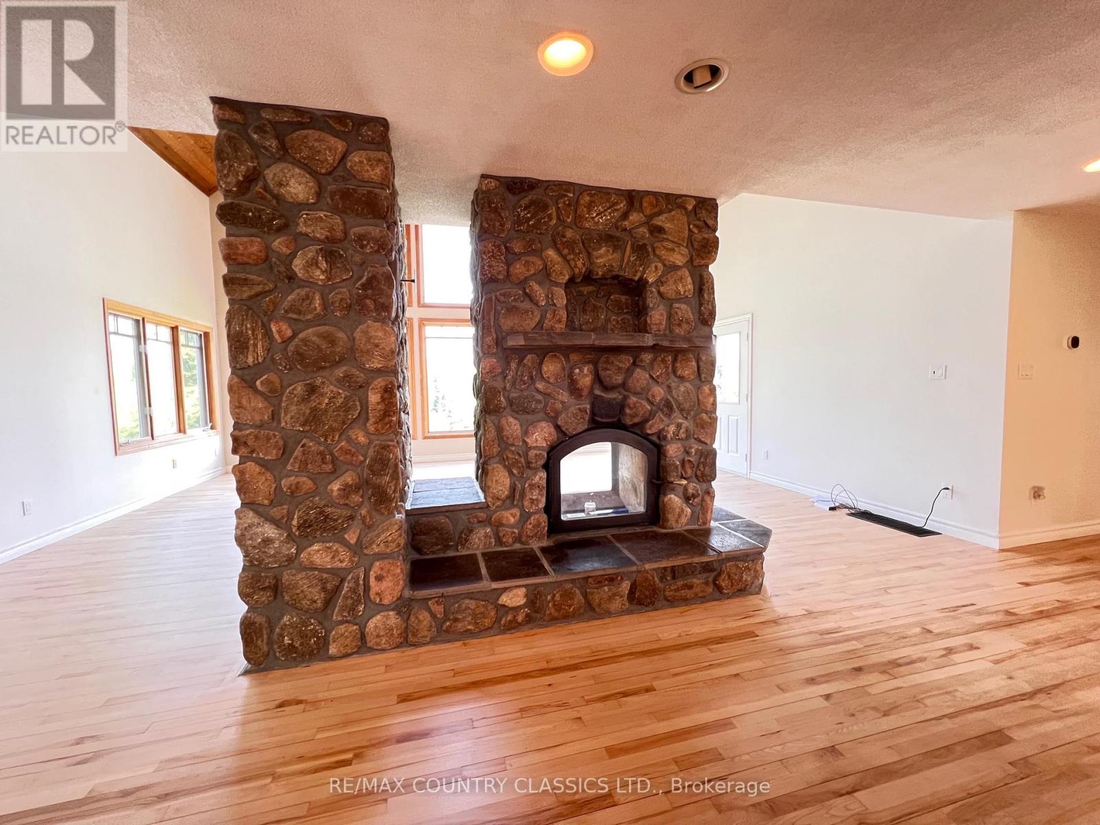 200 Hysert Road, Bancroft (Dungannon Ward), Ontario  K0L 1C0 - Photo 12 - X12313463