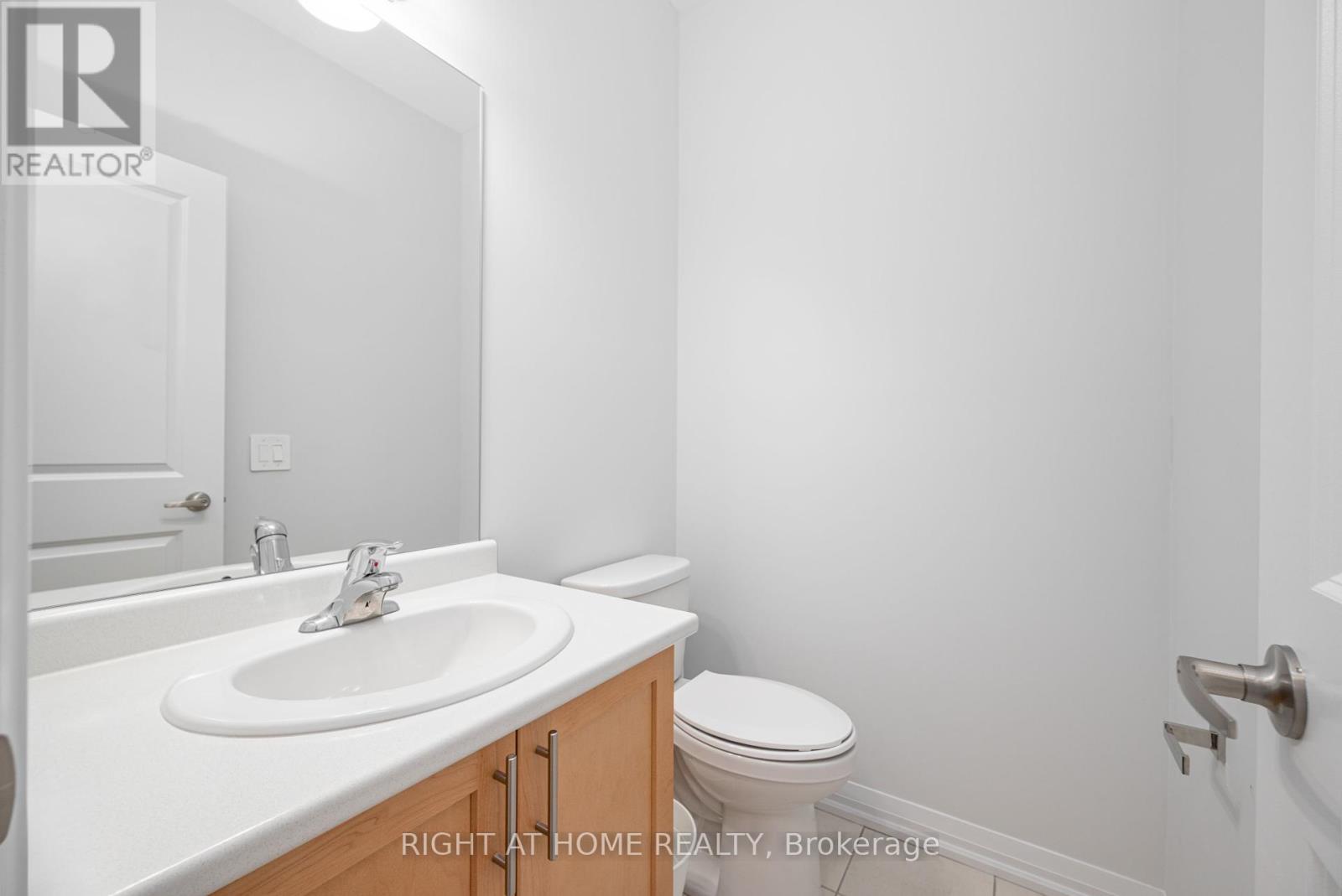 68 Corley Street, Kawartha Lakes (Lindsay), Ontario  K9V 6K2 - Photo 10 - X12313367