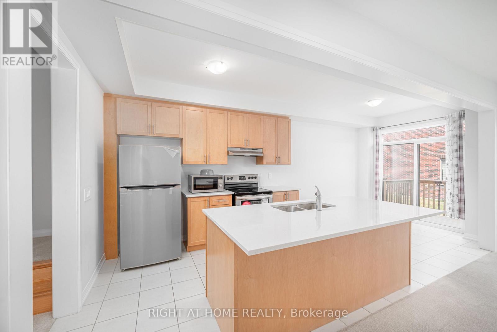 68 Corley Street, Kawartha Lakes (Lindsay), Ontario  K9V 6K2 - Photo 13 - X12313367