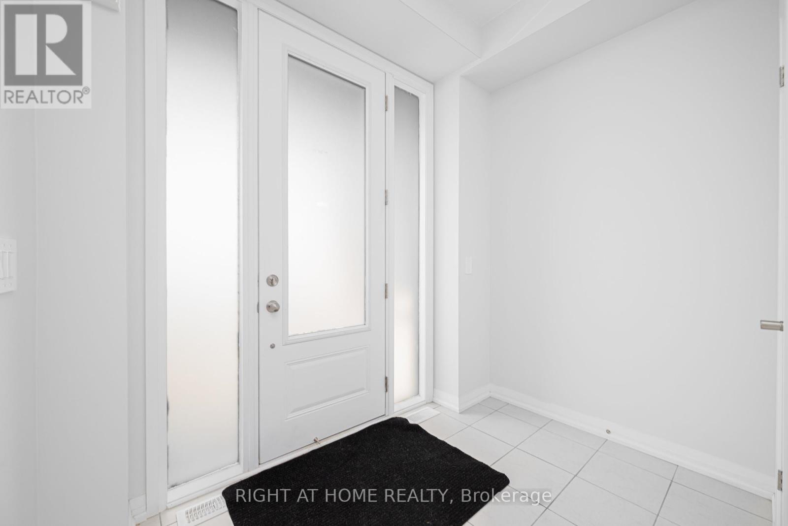 68 Corley Street, Kawartha Lakes (Lindsay), Ontario  K9V 6K2 - Photo 7 - X12313367