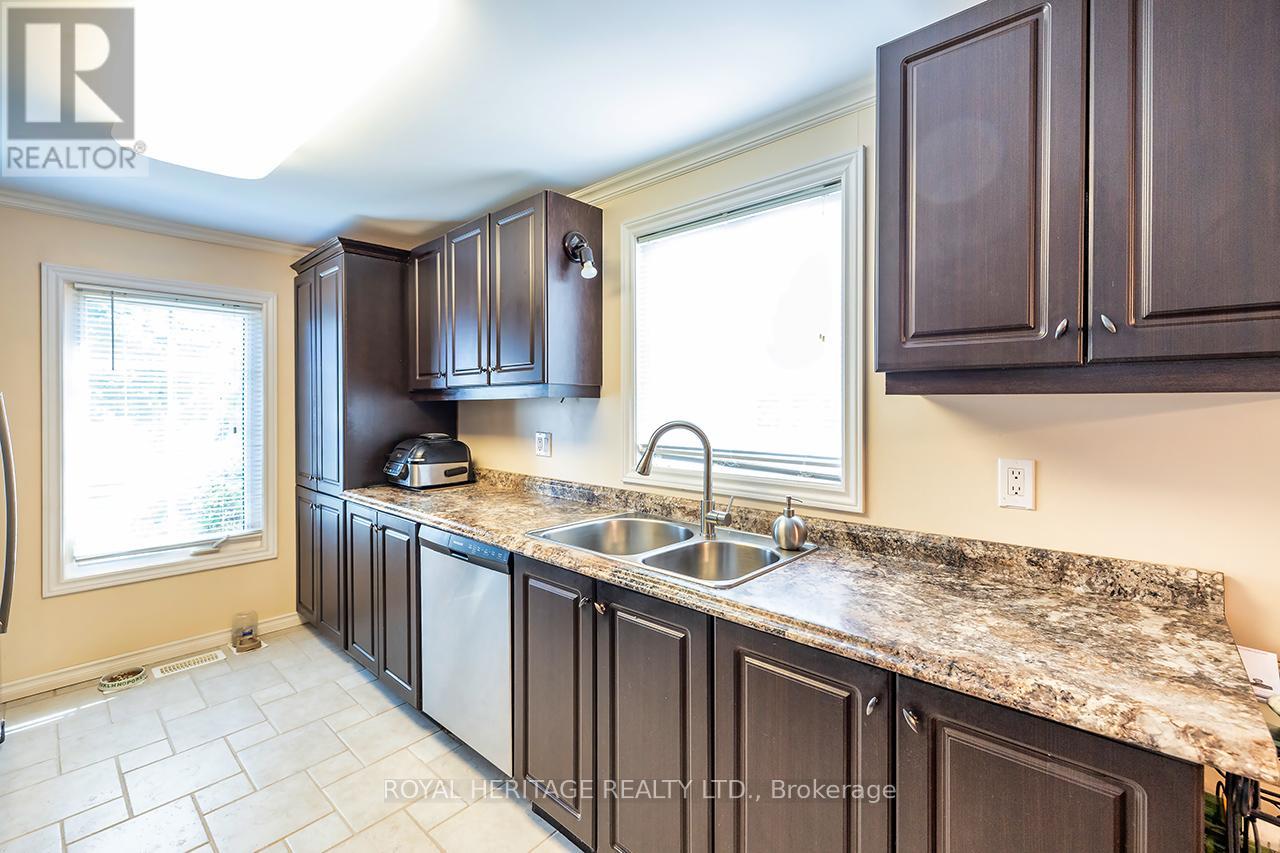 38 Bluffs Road E, Clarington (Newcastle), Ontario  L1B 1A3 - Photo 15 - E12313681