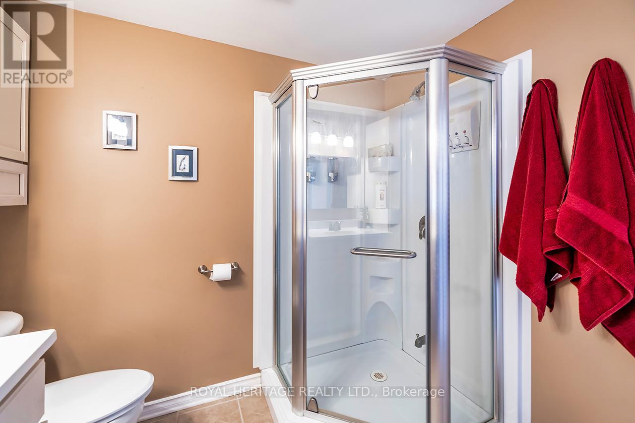 38 Bluffs Road E, Clarington (Newcastle), Ontario  L1B 1A3 - Photo 19 - E12313681