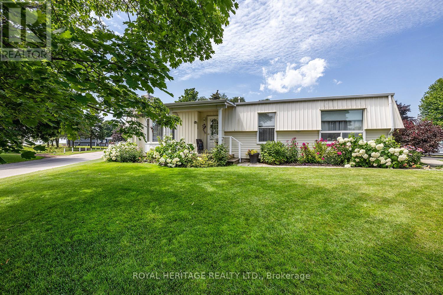 38 Bluffs Road E, Clarington (Newcastle), Ontario  L1B 1A3 - Photo 2 - E12313681