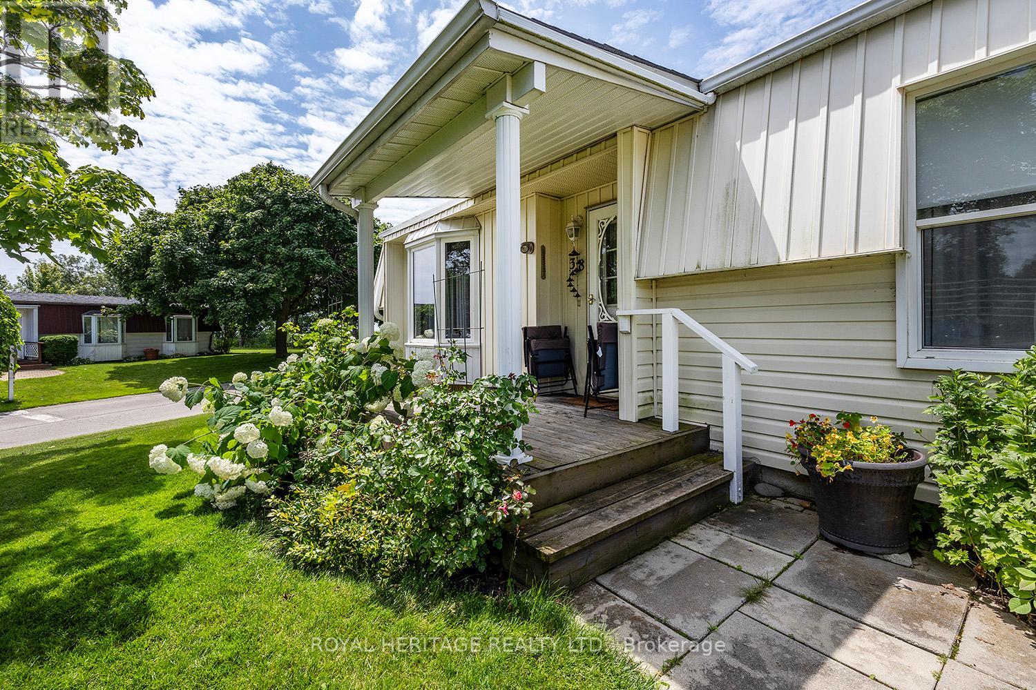 38 Bluffs Road E, Clarington (Newcastle), Ontario  L1B 1A3 - Photo 3 - E12313681