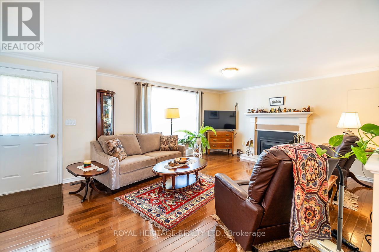 38 Bluffs Road E, Clarington (Newcastle), Ontario  L1B 1A3 - Photo 5 - E12313681
