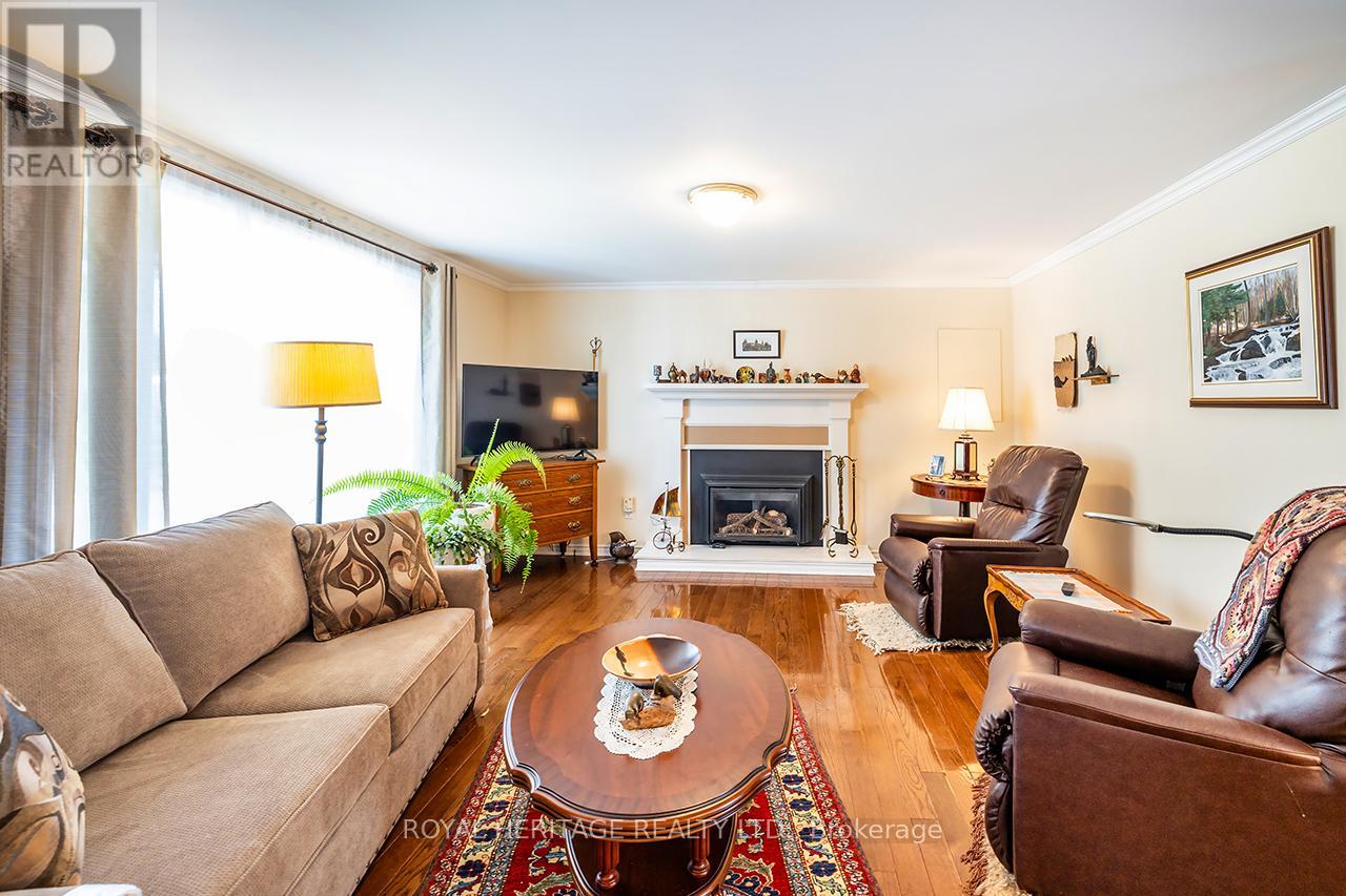 38 Bluffs Road E, Clarington (Newcastle), Ontario  L1B 1A3 - Photo 7 - E12313681
