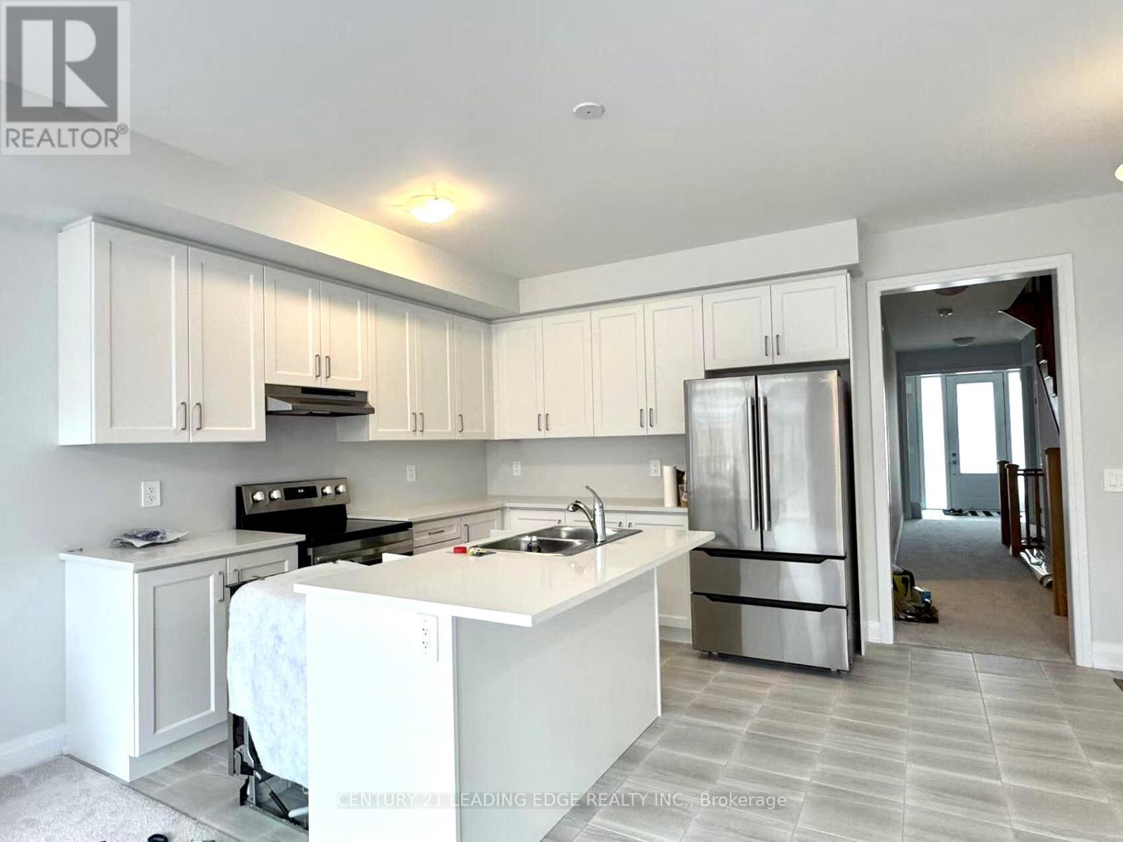 67 Butler Boulevard, Kawartha Lakes (Lindsay), Ontario  K9V 0S2 - Photo 5 - X12314161