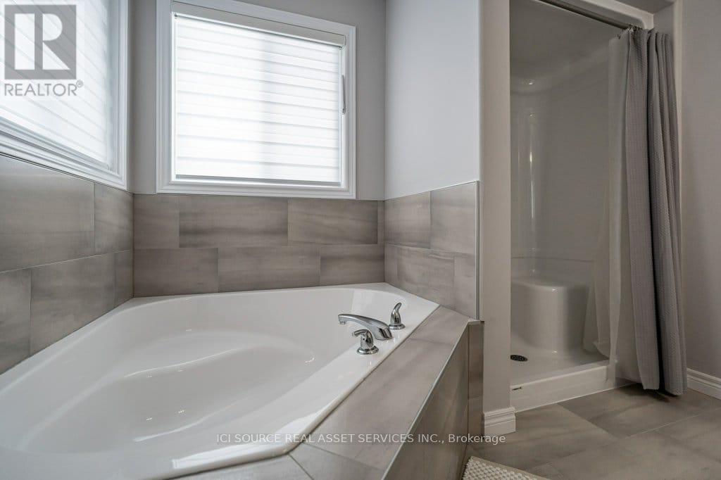 Upper - 505 Clayton Avenue, Peterborough North (North), Ontario  K9K 0H6 - Photo 17 - X12314380