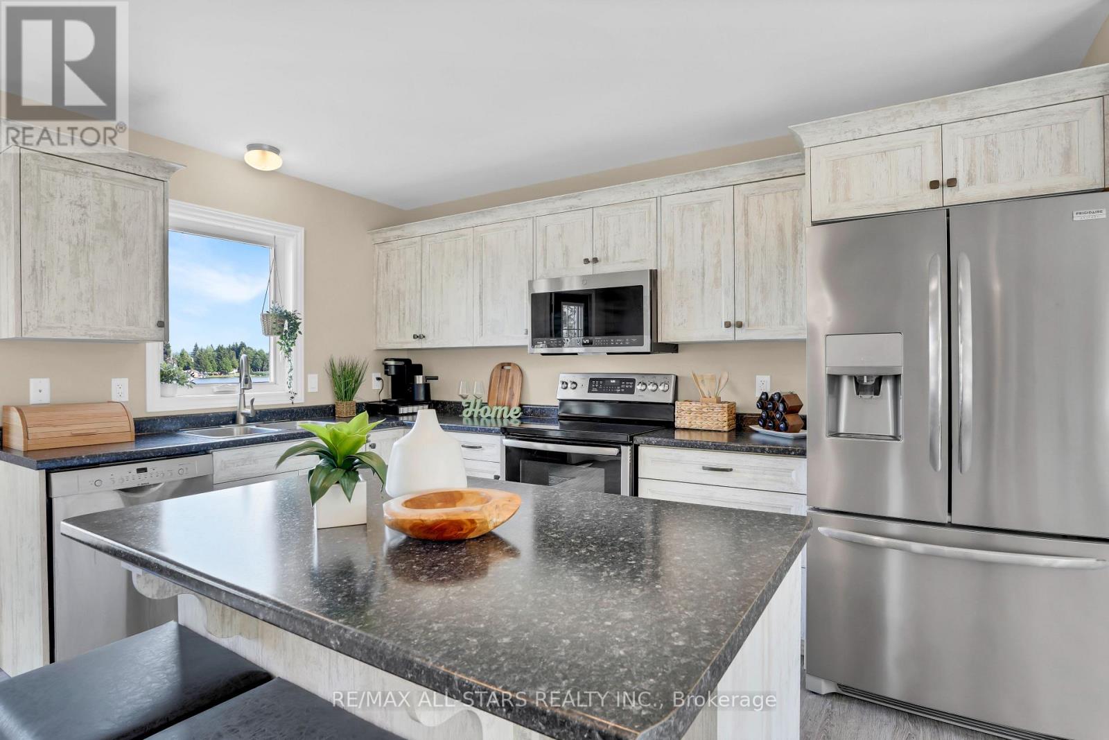 16 Kenver Street, Kawartha Lakes (Emily), Ontario  K0L 2W0 - Photo 12 - X12314638