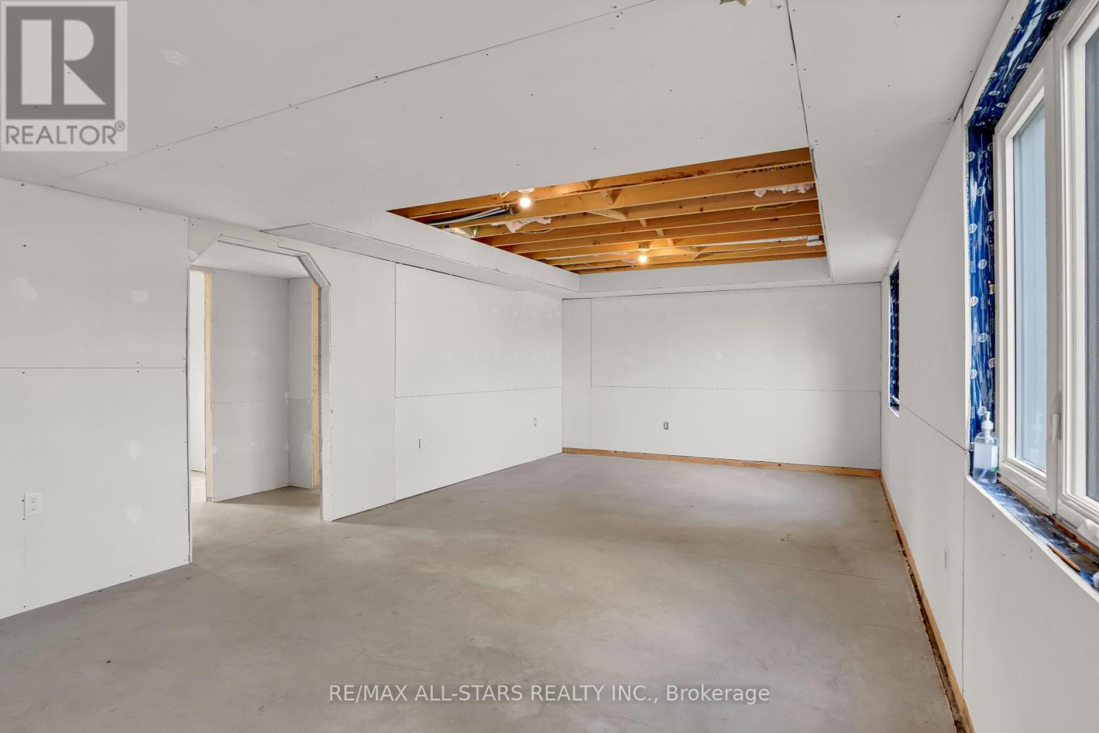 16 Kenver Street, Kawartha Lakes (Emily), Ontario  K0L 2W0 - Photo 24 - X12314638