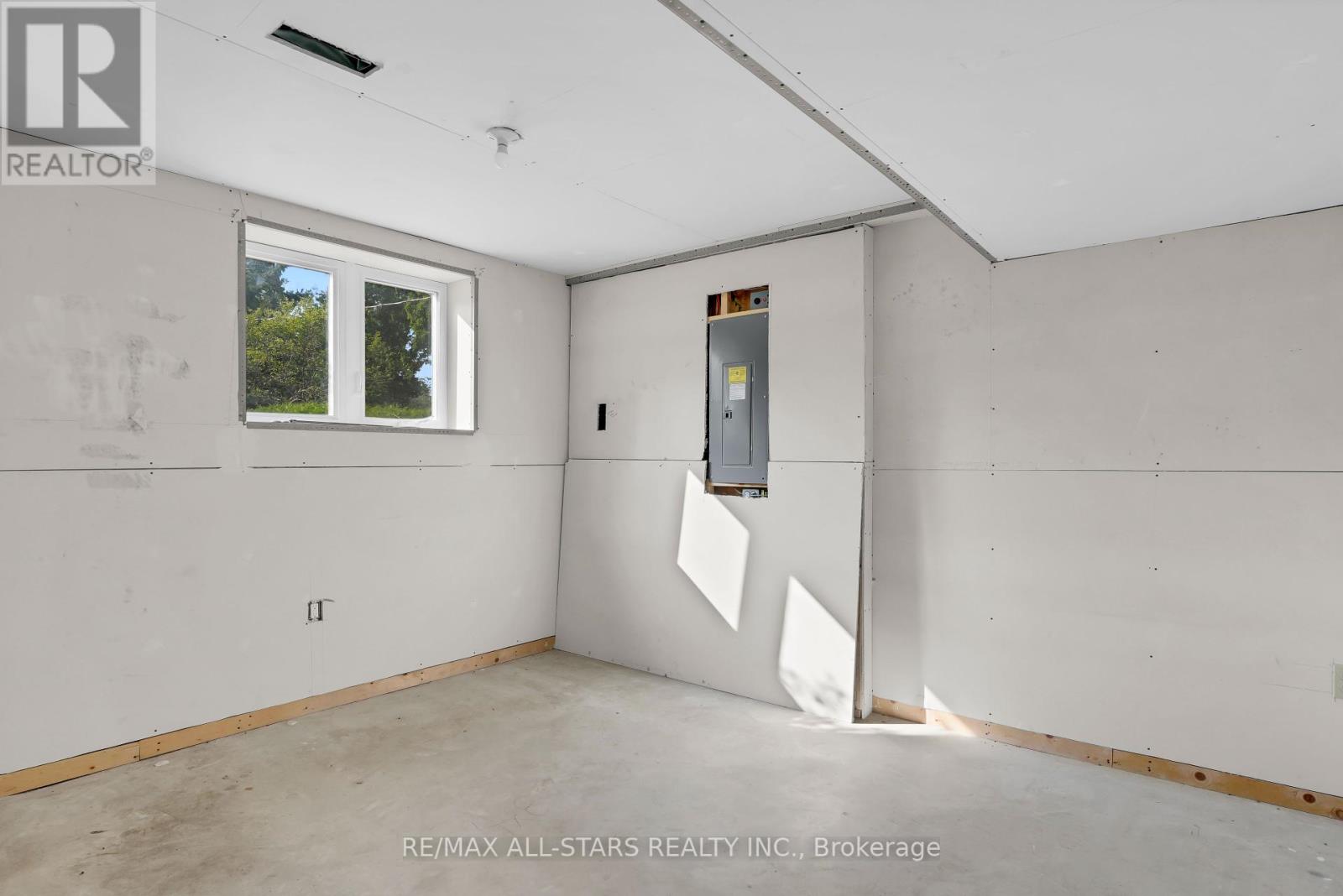 16 Kenver Street, Kawartha Lakes (Emily), Ontario  K0L 2W0 - Photo 25 - X12314638
