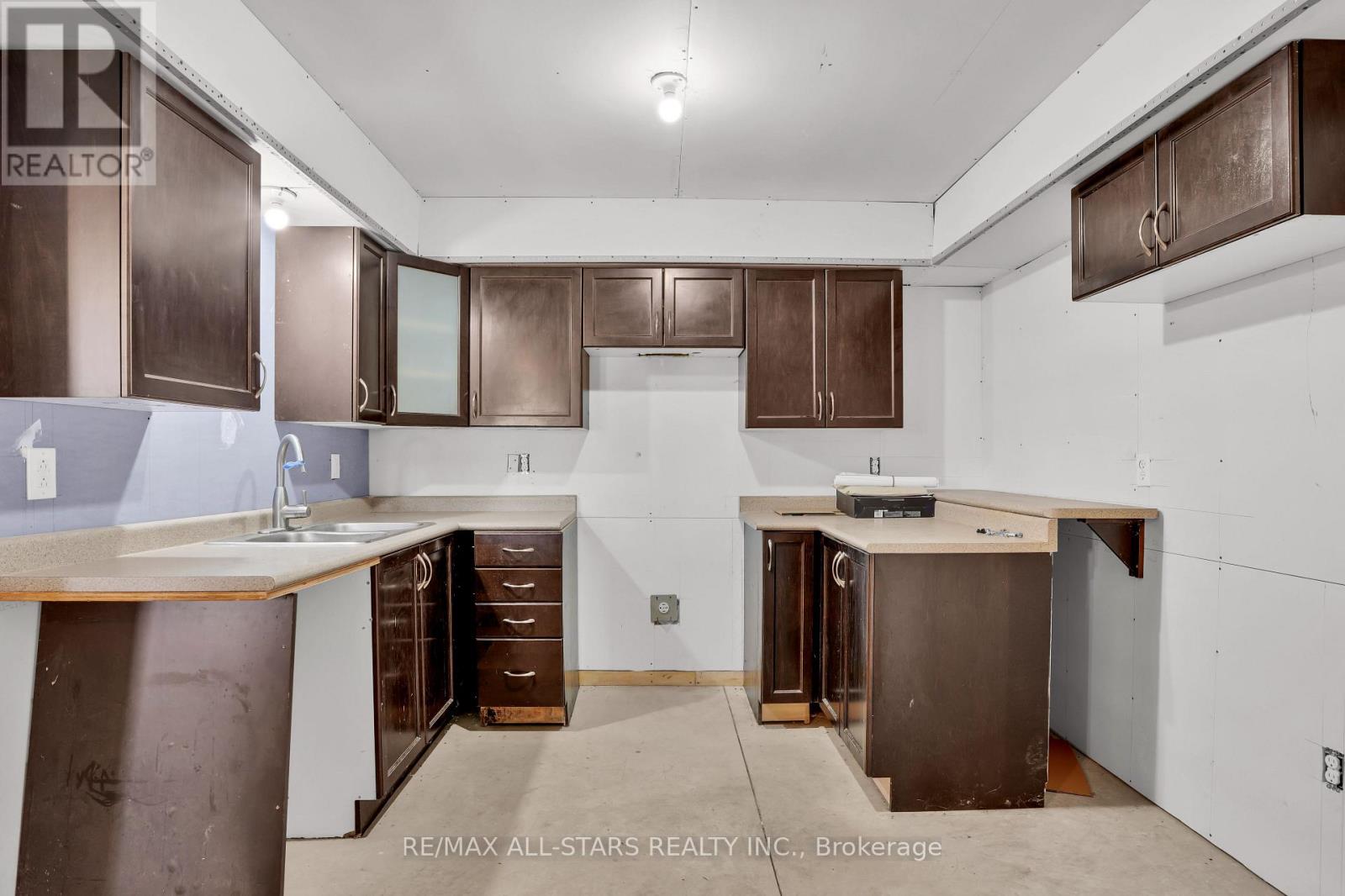 16 Kenver Street, Kawartha Lakes (Emily), Ontario  K0L 2W0 - Photo 27 - X12314638