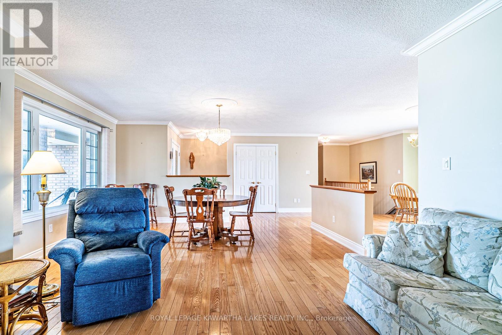 55 Eakins Court, Kawartha Lakes (Lindsay), Ontario  K9V 6J9 - Photo 12 - X12314738