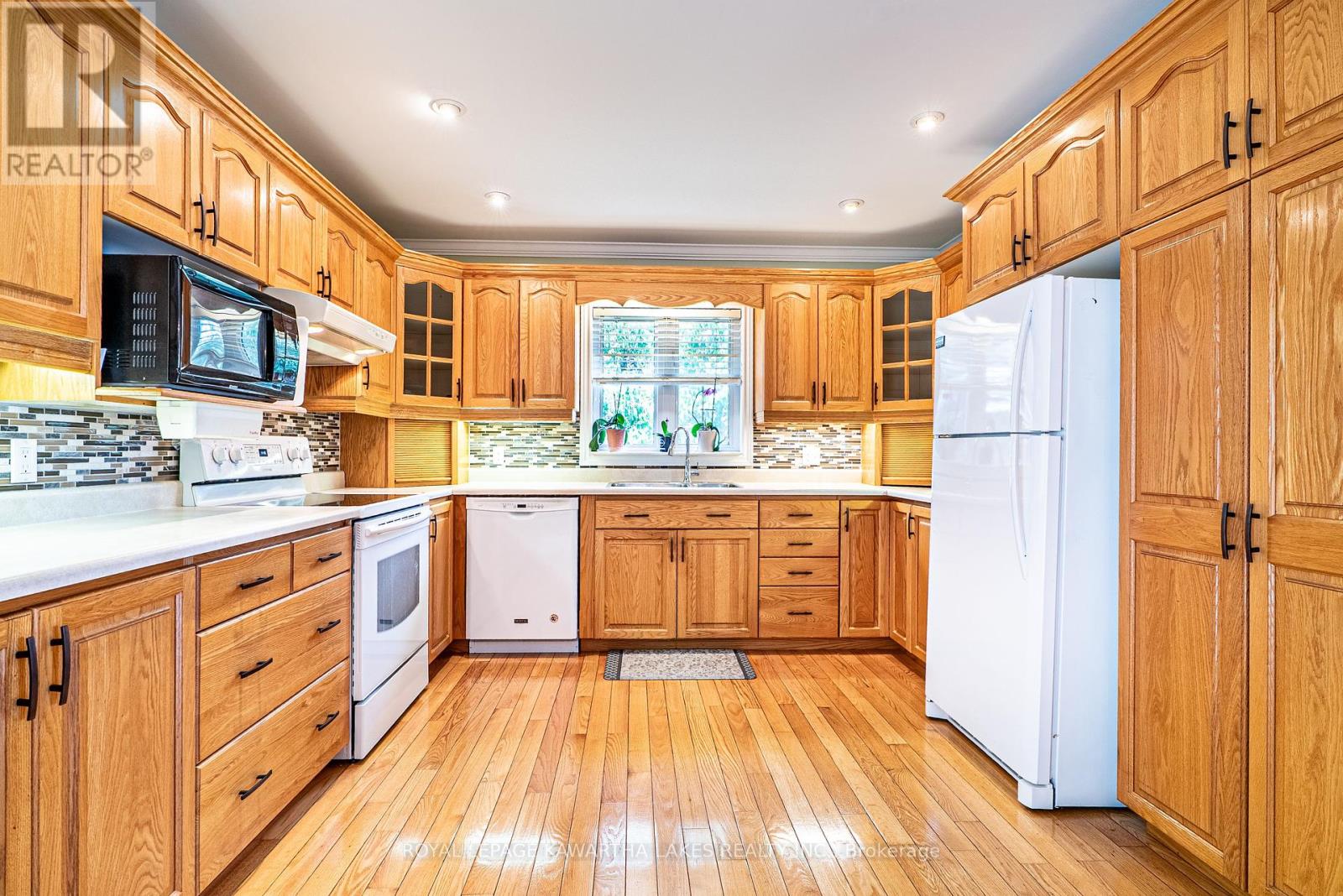 55 Eakins Court, Kawartha Lakes (Lindsay), Ontario  K9V 6J9 - Photo 16 - X12314738