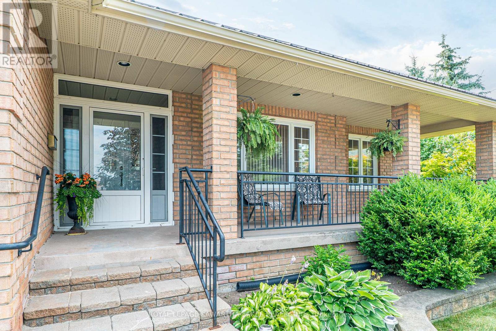 55 Eakins Court, Kawartha Lakes (Lindsay), Ontario  K9V 6J9 - Photo 6 - X12314738