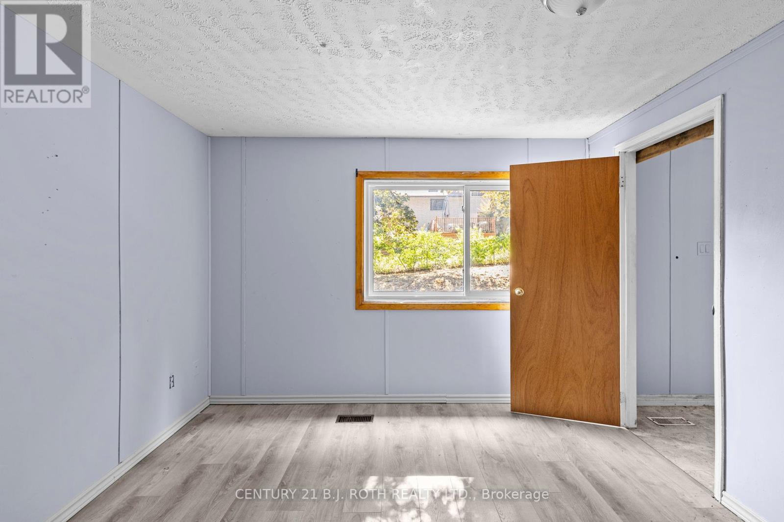 15 Cartier Court, Peterborough North (Central), Ontario  K9H 6S5 - Photo 12 - X12314720