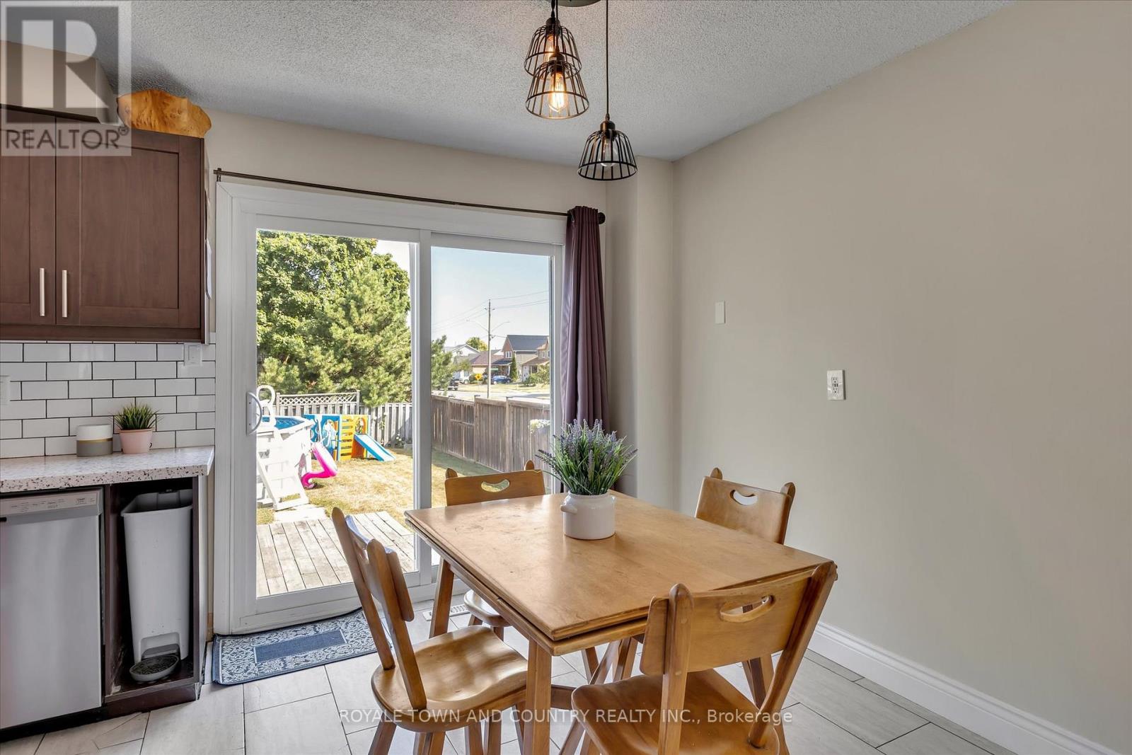 88 Eglington Street, Kawartha Lakes (Lindsay), Ontario  K9V 6B6 - Photo 11 - X12314890