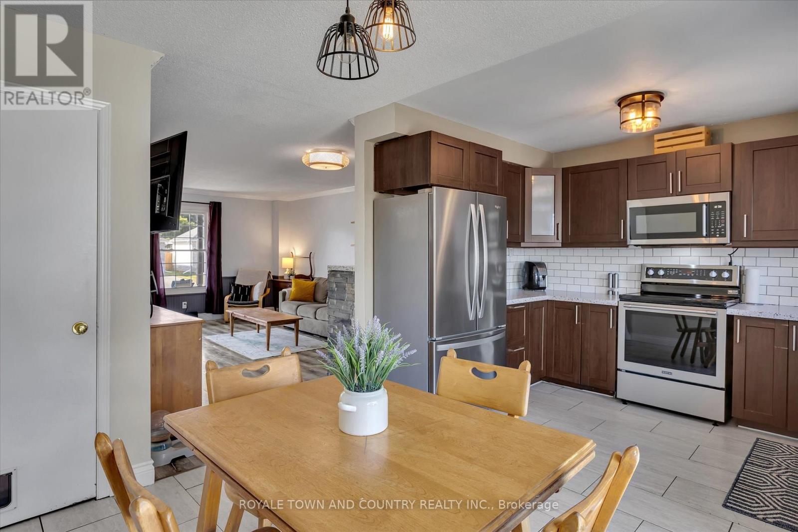 88 Eglington Street, Kawartha Lakes (Lindsay), Ontario  K9V 6B6 - Photo 13 - X12314890
