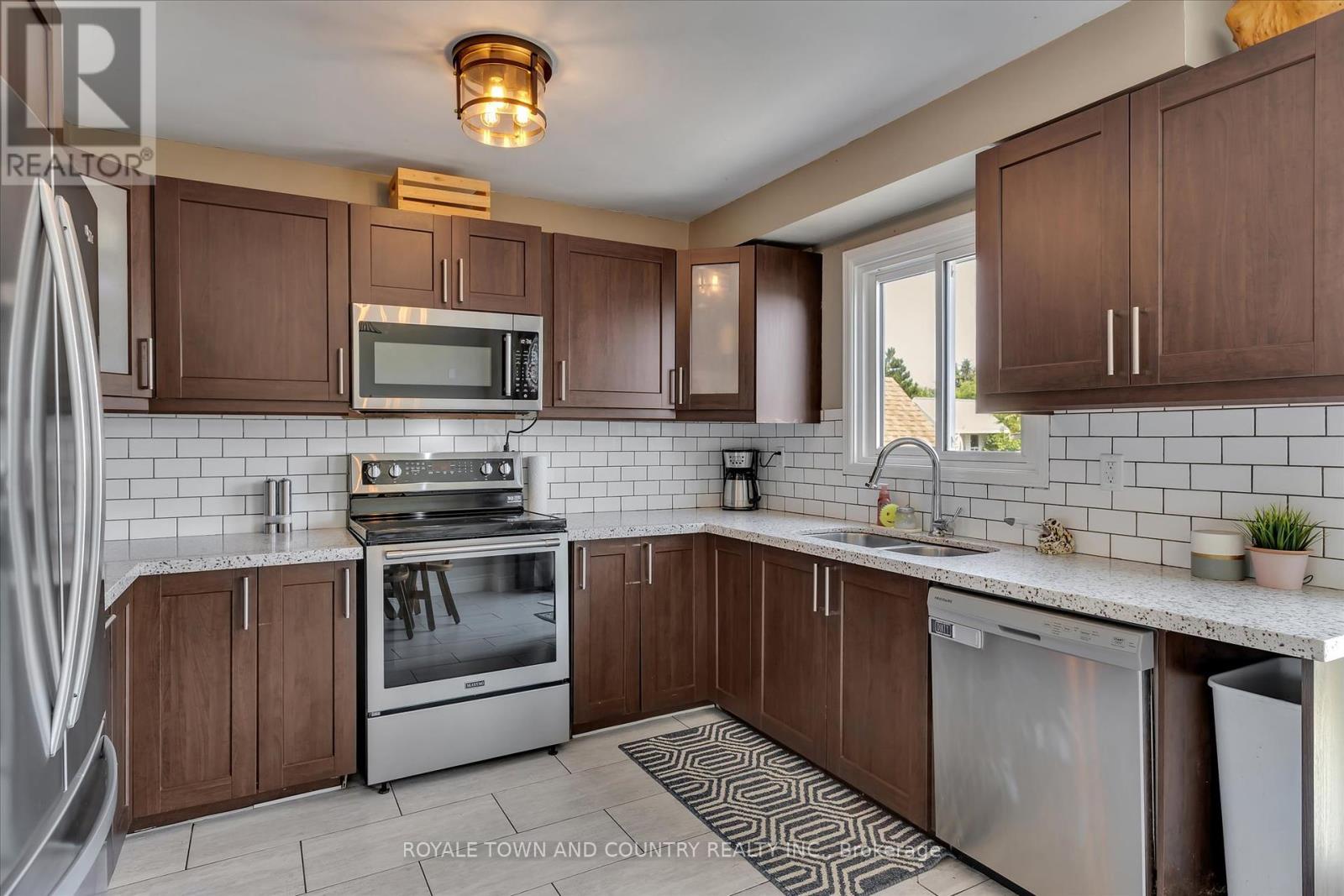 88 Eglington Street, Kawartha Lakes (Lindsay), Ontario  K9V 6B6 - Photo 14 - X12314890