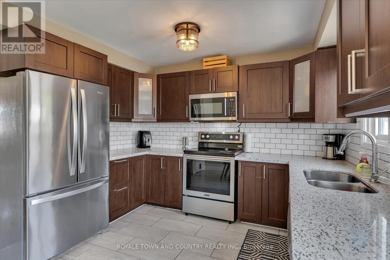 88 Eglington Street, Kawartha Lakes (Lindsay), Ontario  K9V 6B6 - Photo 15 - X12314890