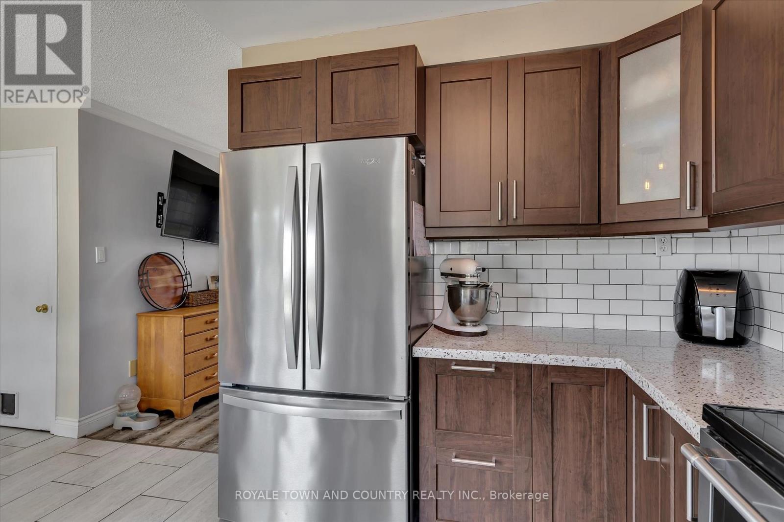 88 Eglington Street, Kawartha Lakes (Lindsay), Ontario  K9V 6B6 - Photo 17 - X12314890