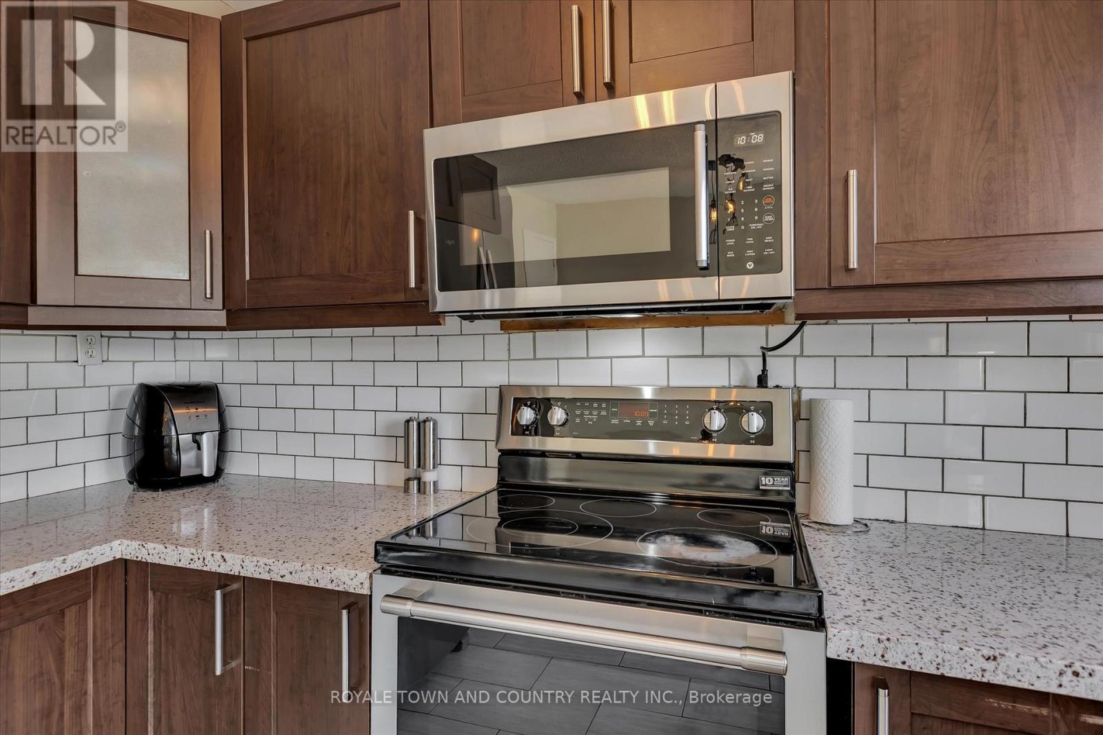 88 Eglington Street, Kawartha Lakes (Lindsay), Ontario  K9V 6B6 - Photo 18 - X12314890