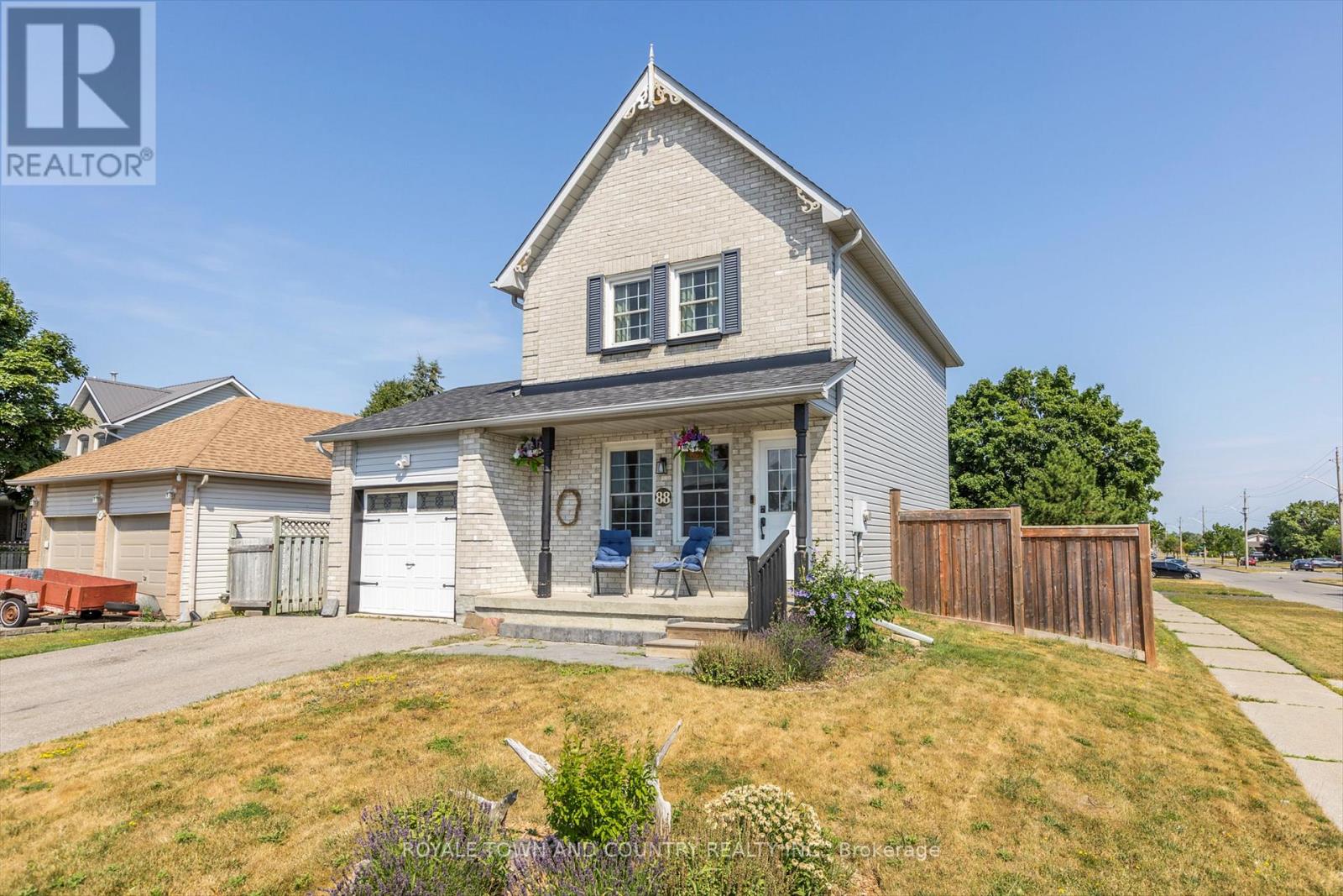 88 Eglington Street, Kawartha Lakes (Lindsay), Ontario  K9V 6B6 - Photo 2 - X12314890