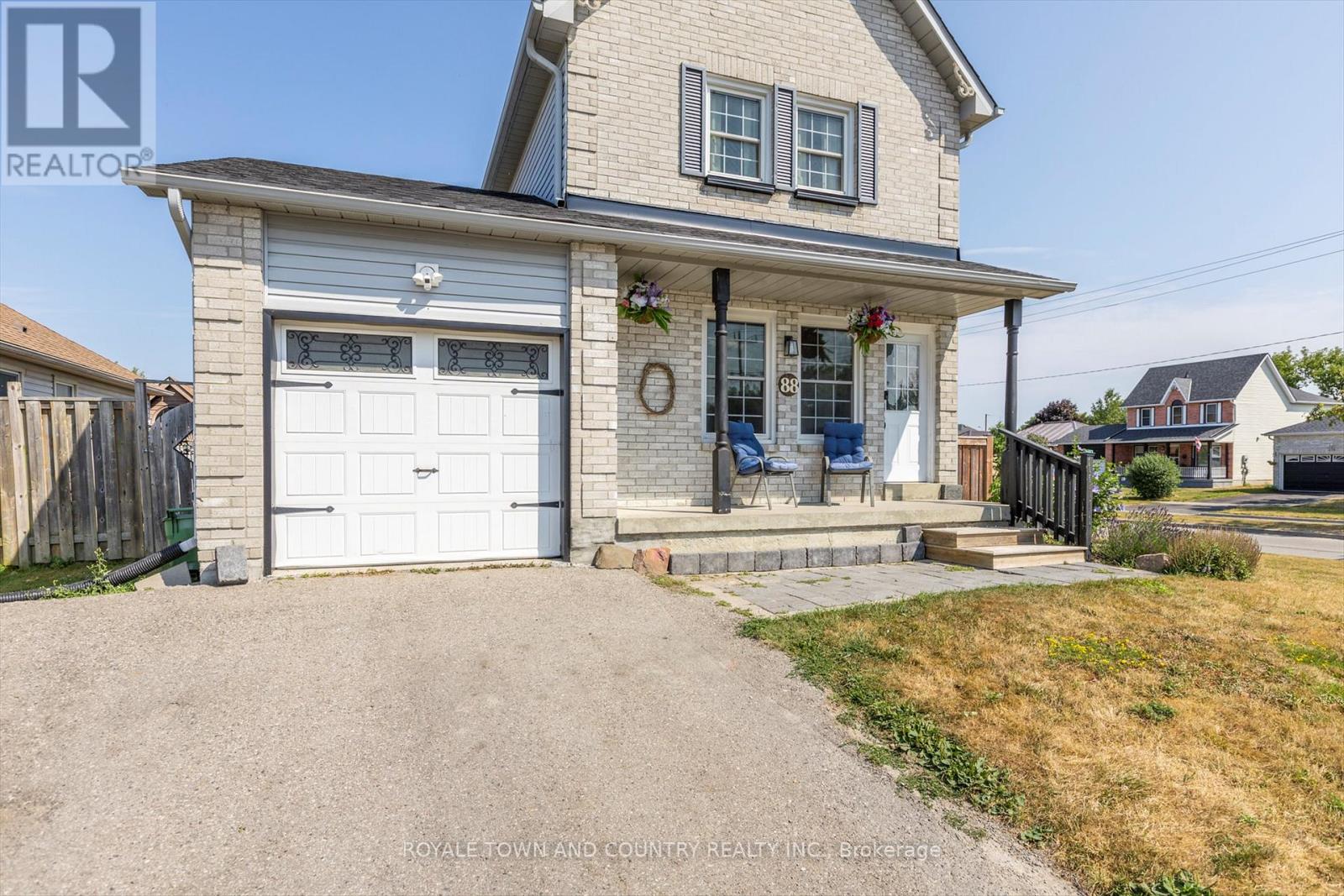 88 Eglington Street, Kawartha Lakes (Lindsay), Ontario  K9V 6B6 - Photo 3 - X12314890