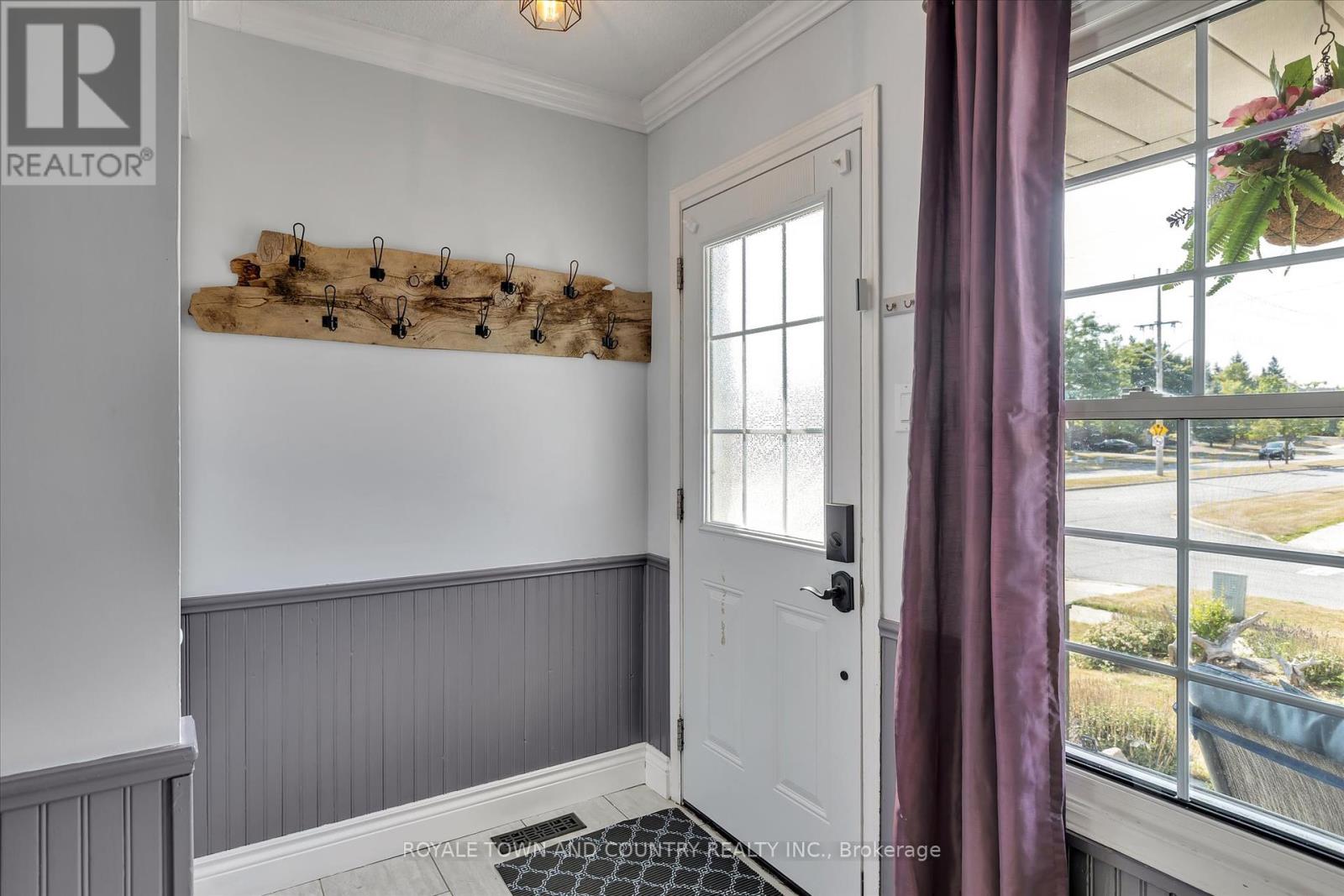 88 Eglington Street, Kawartha Lakes (Lindsay), Ontario  K9V 6B6 - Photo 5 - X12314890