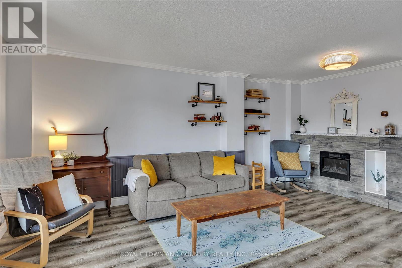 88 Eglington Street, Kawartha Lakes (Lindsay), Ontario  K9V 6B6 - Photo 8 - X12314890