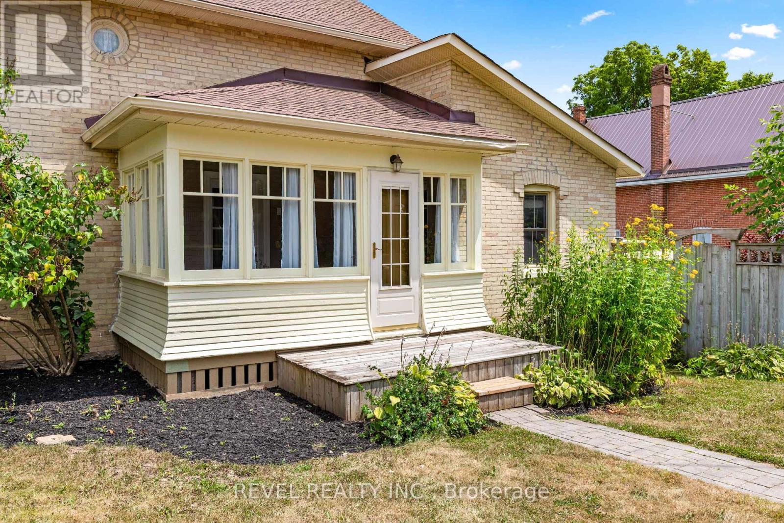 41 Francis Street, Kawartha Lakes (Lindsay), Ontario  K9V 3S2 - Photo 3 - X12314936