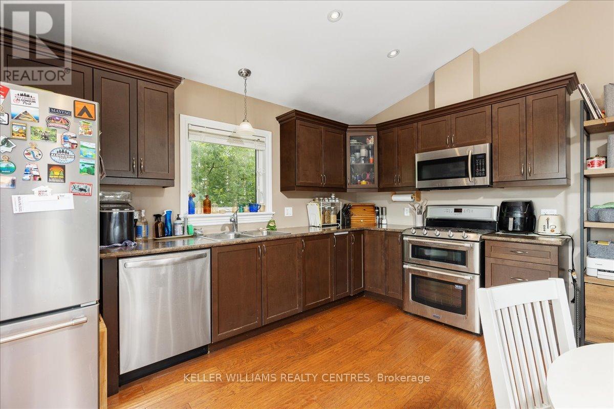 31 Durham Street E, Kawartha Lakes (Lindsay), Ontario  K9V 1W9 - Photo 10 - X12315373