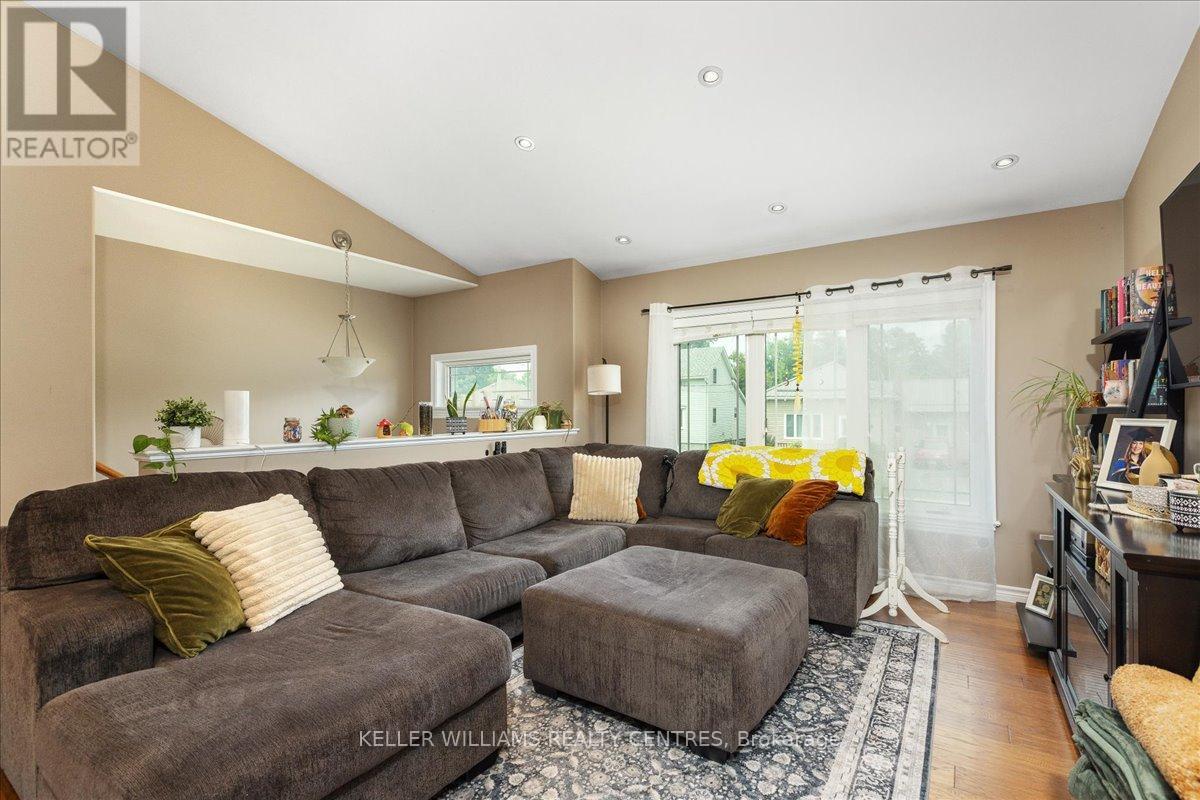31 Durham Street E, Kawartha Lakes (Lindsay), Ontario  K9V 1W9 - Photo 6 - X12315373