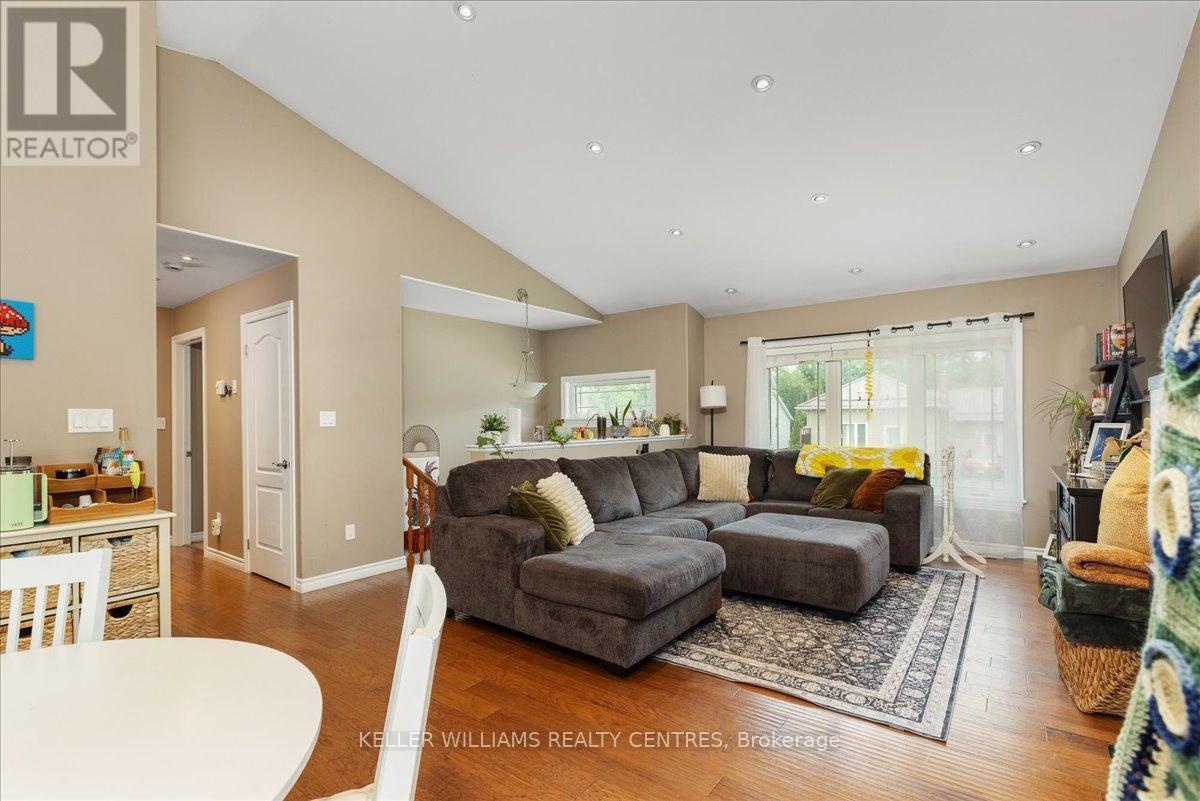31 Durham Street E, Kawartha Lakes (Lindsay), Ontario  K9V 1W9 - Photo 7 - X12315373
