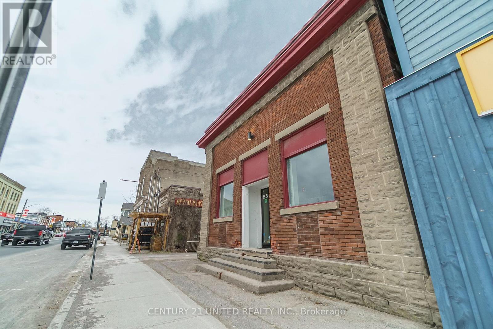 25 Queen Street, Selwyn, Ontario  K0L 2H0 - Photo 2 - X12315517