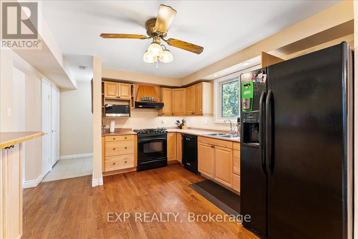 822 Foxe Street, Peterborough North (Central), Ontario  K9H 6Y7 - Photo 11 - X12315557