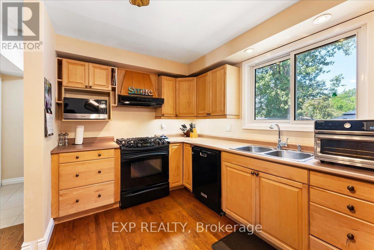 822 Foxe Street, Peterborough North (Central), Ontario  K9H 6Y7 - Photo 12 - X12315557