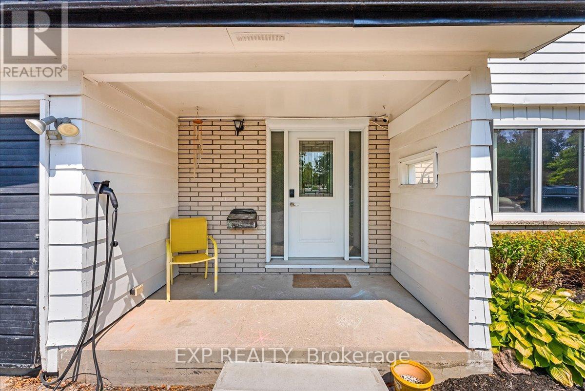 822 Foxe Street, Peterborough North (Central), Ontario  K9H 6Y7 - Photo 4 - X12315557