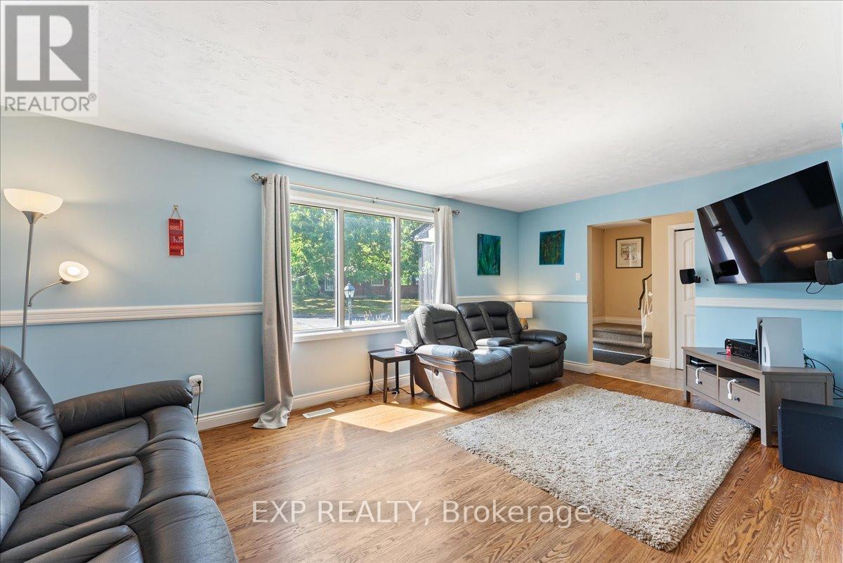 822 Foxe Street, Peterborough North (Central), Ontario  K9H 6Y7 - Photo 6 - X12315557