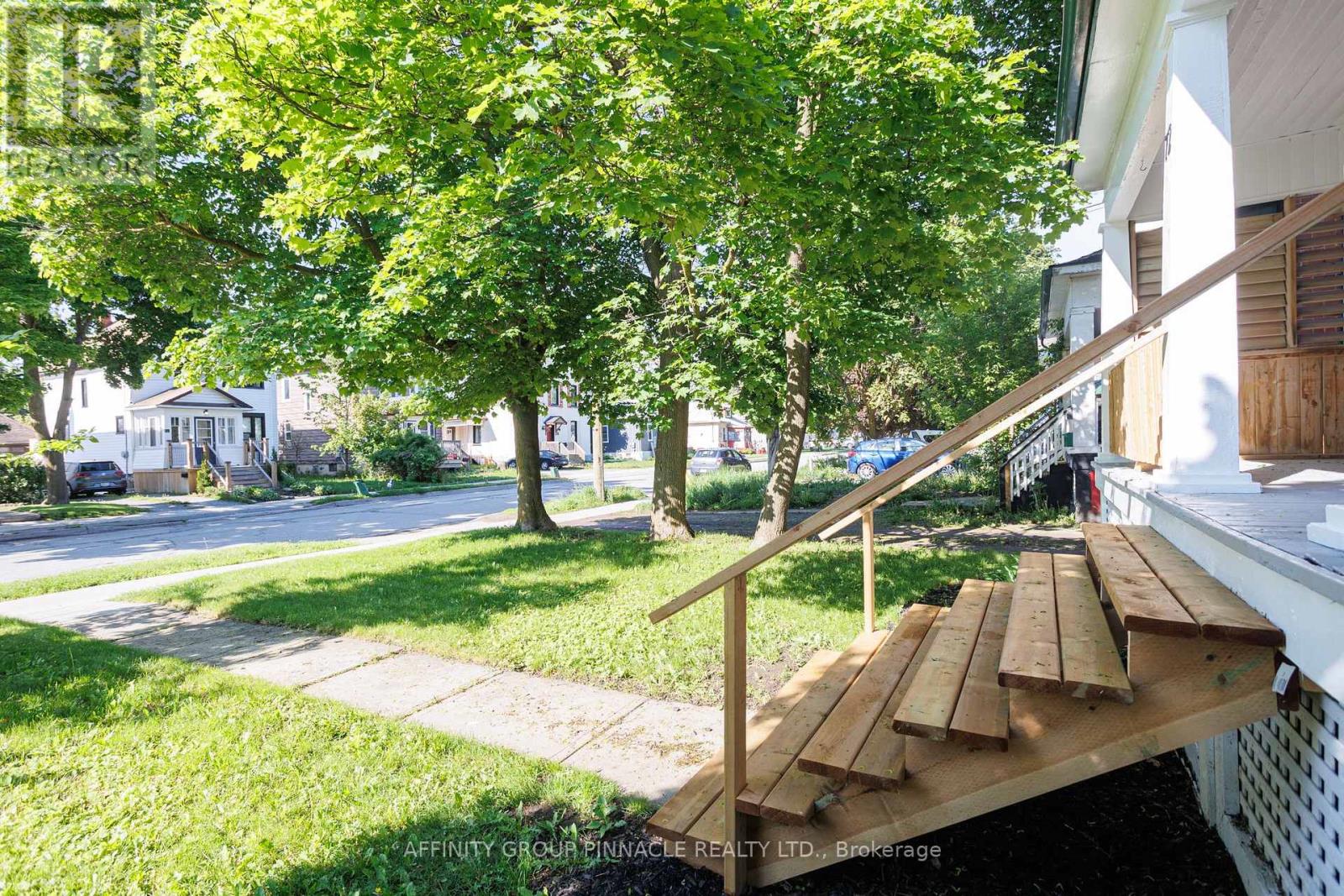 72 Melbourne Street W, Kawartha Lakes (Lindsay), Ontario  K9V 2T3 - Photo 6 - X12315800